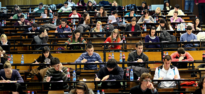 Studenti na testiranju